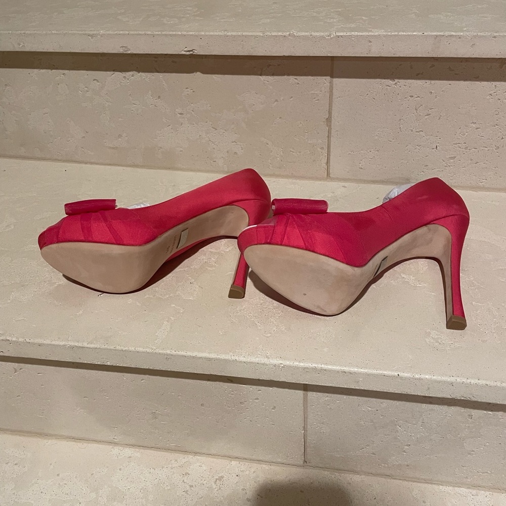 New Badgley Mischka Honeysuckle Satin Peep Toe Bow Platform Heels Size 9 - Picture 4 of 10